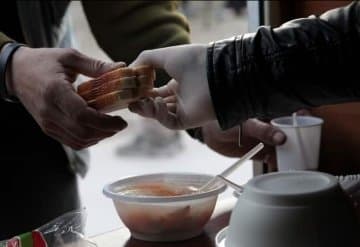 Благотворительность в России: как и кому нужно помогать