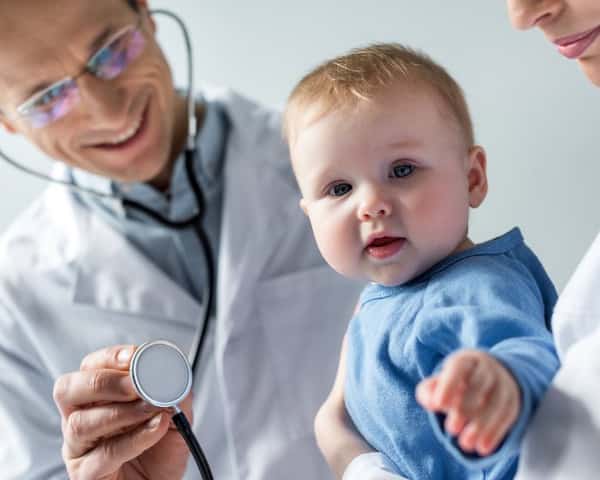 У кого попросить деньги на лечение за границей