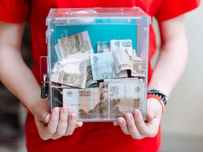Благотворительность: почему деньги лучше жертвовать через благотворительные фонды, а не напрямую родителям больных детей