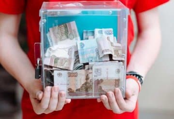 Благотворительность: почему деньги лучше жертвовать через благотворительные фонды, а не напрямую родителям больных детей