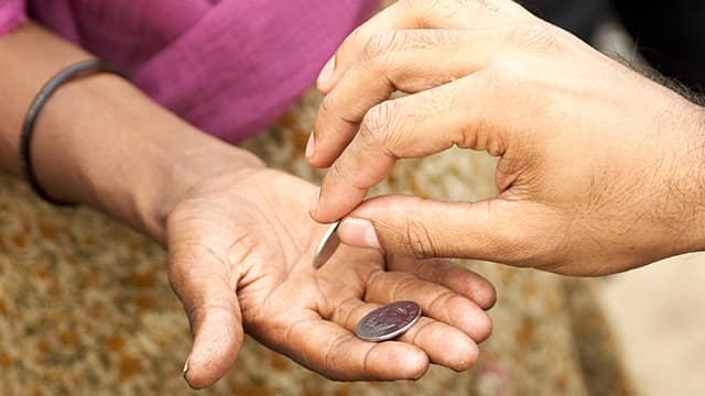 Как приобщить ребенка к благотворительности