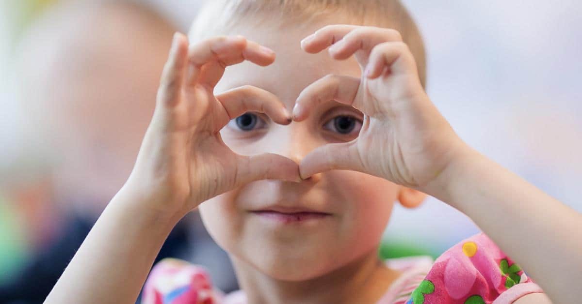 Как воспитать у ребенка любовь к благотворительности