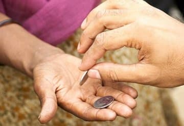 Как приобщить ребенка к благотворительности