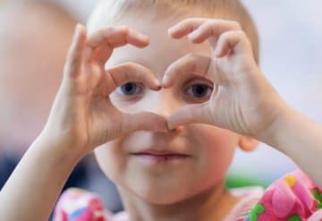 Как воспитать у ребенка любовь к благотворительности