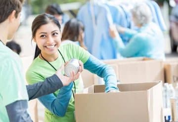 Благотворительность без денег: возможно ли это