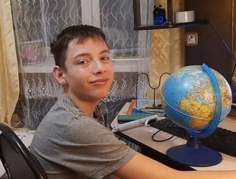 Борзов Толя прошел курс дельфинотерапии