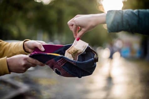 Отдать деньги на благотворительность