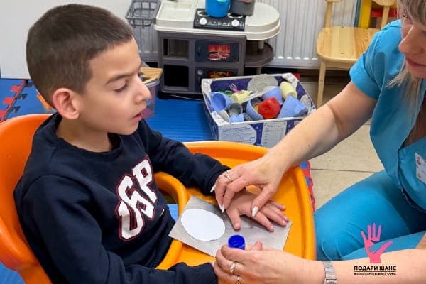 Даже маленькая помощь творит огромные чудеса. Поддержите ребенка!