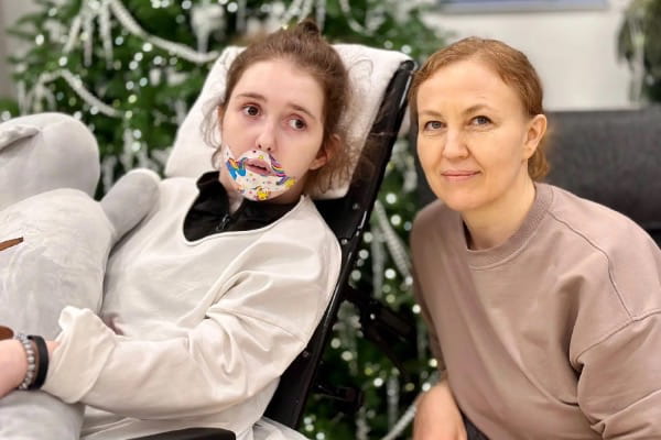 «Когда после двух лет борьбы появляются результаты, останавливаться нельзя. Пожалуйста, помогите дочке!»